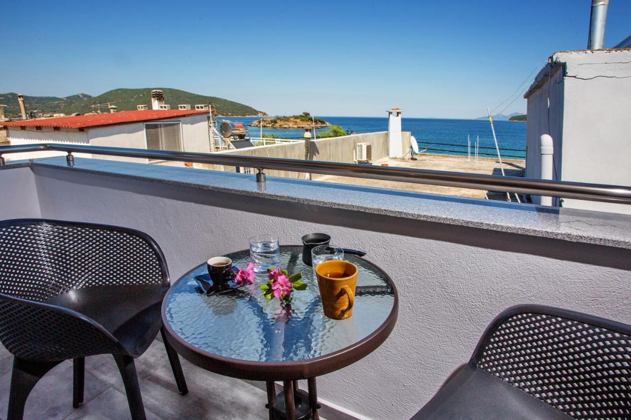 The Blue Beach Apartments Néa Péramos Eksteriør bilde