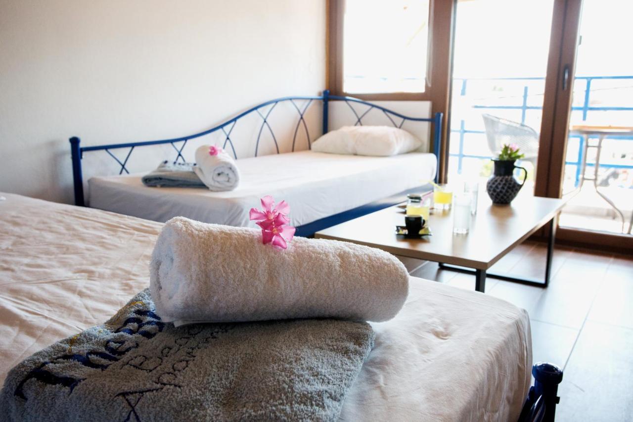 The Blue Beach Apartments Néa Péramos Eksteriør bilde