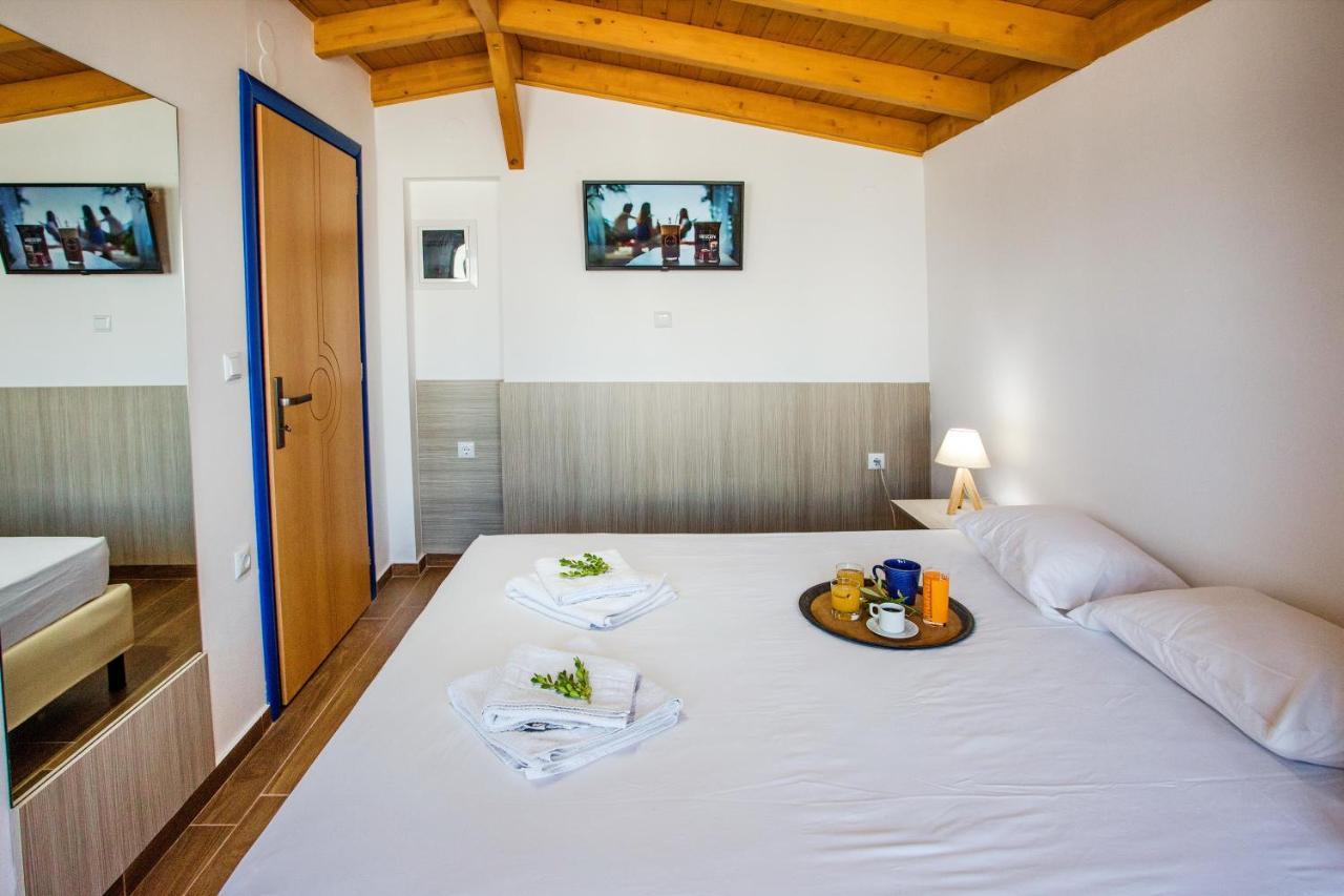 The Blue Beach Apartments Néa Péramos Eksteriør bilde
