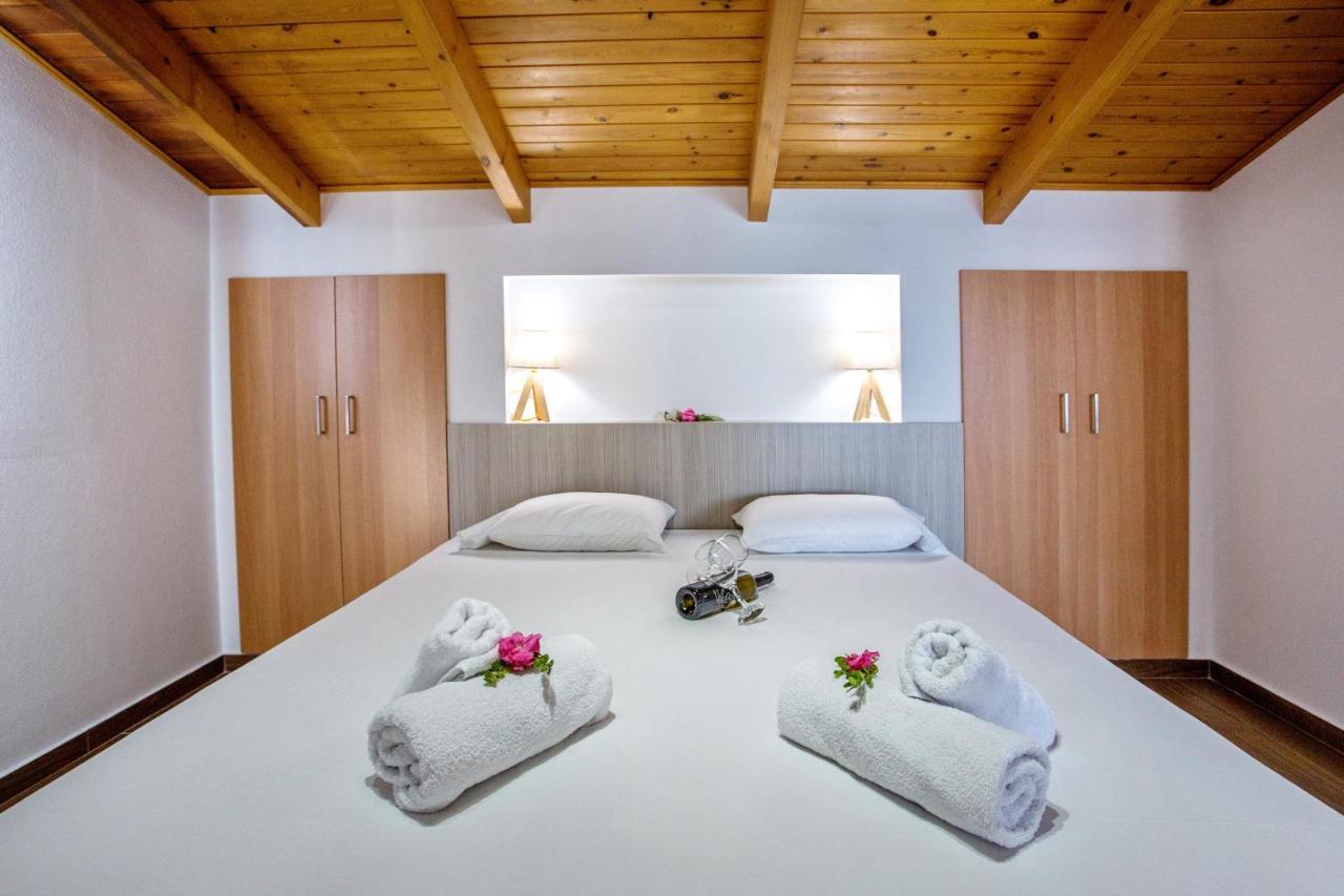 The Blue Beach Apartments Néa Péramos Eksteriør bilde