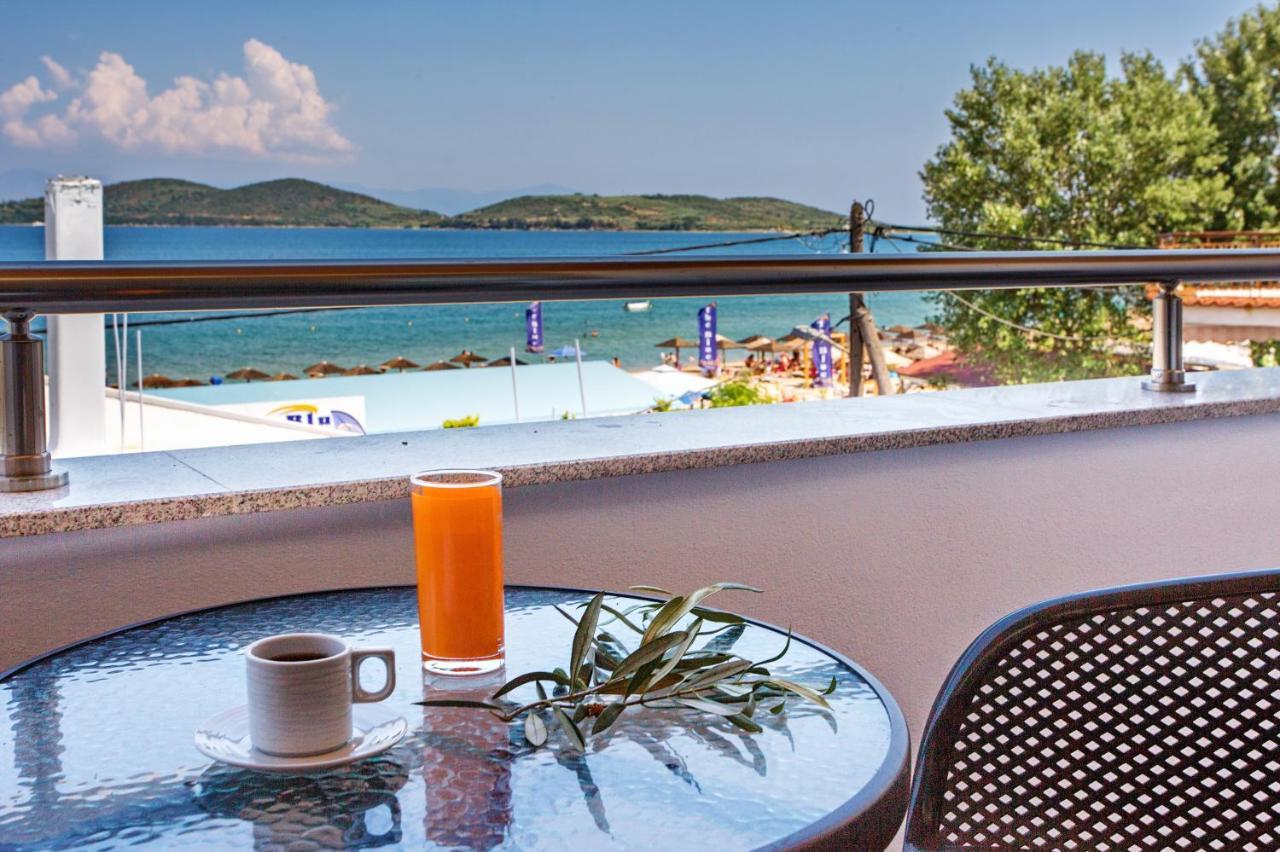 The Blue Beach Apartments Néa Péramos Eksteriør bilde