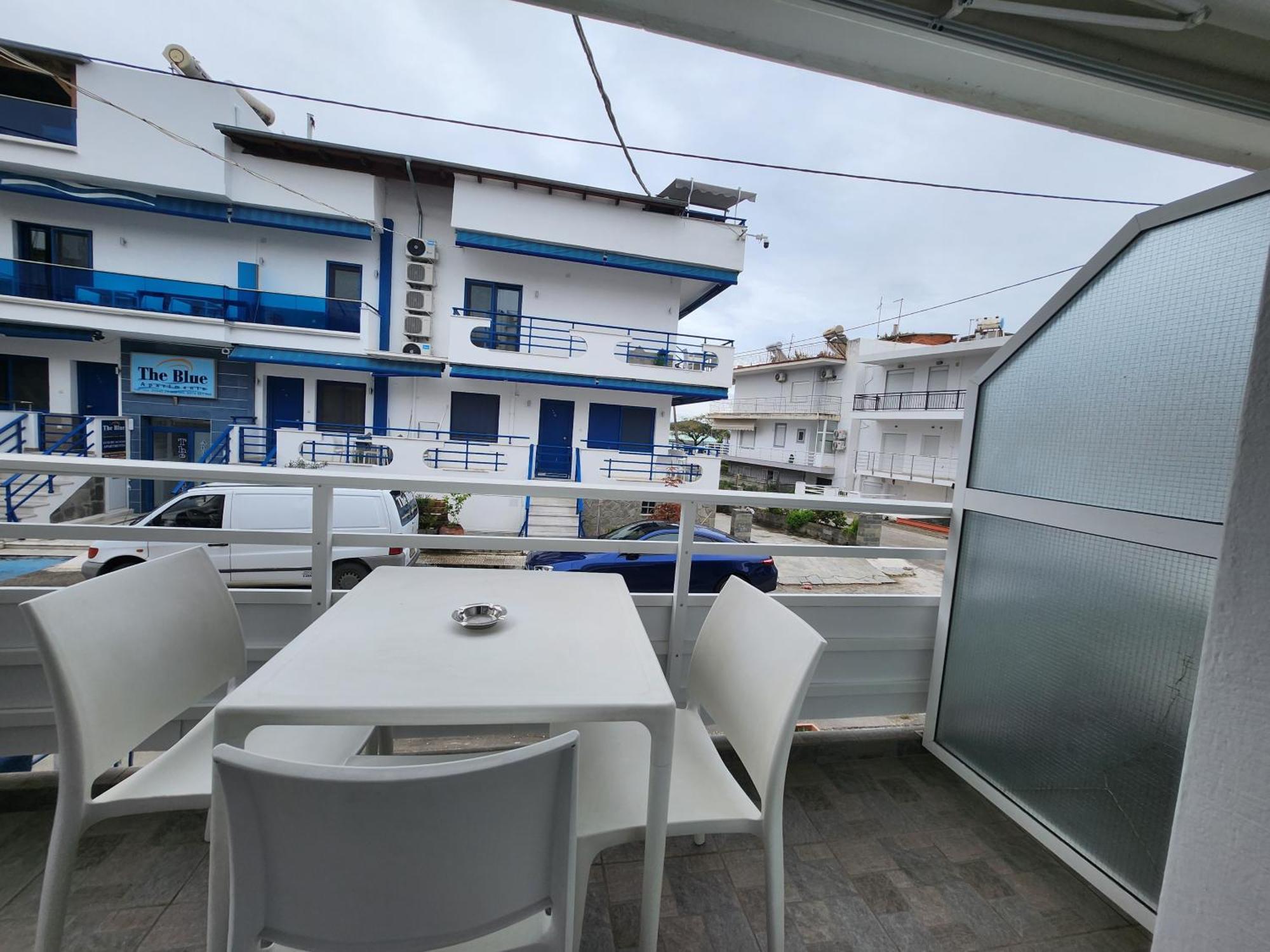 The Blue Beach Apartments Néa Péramos Eksteriør bilde
