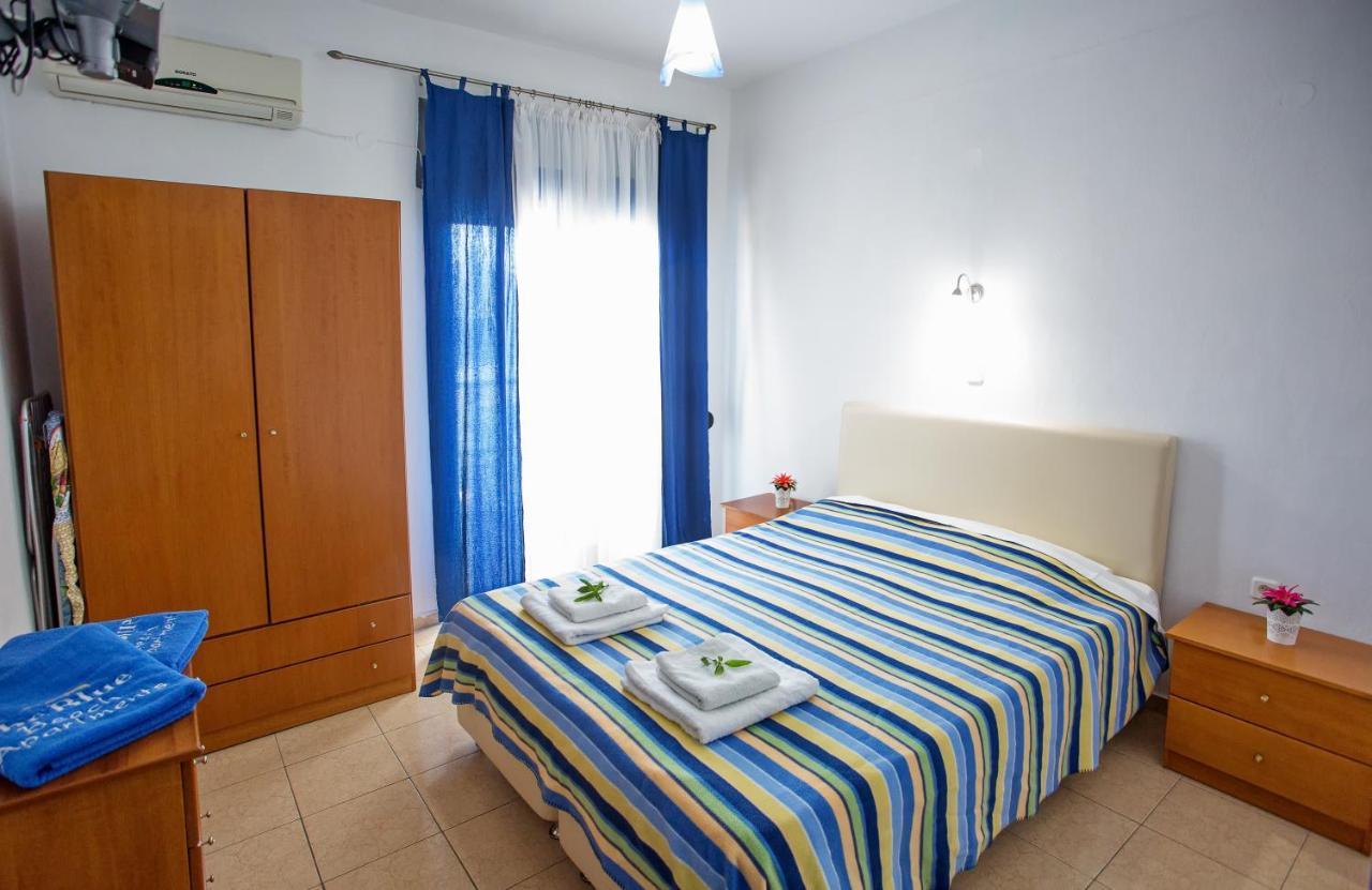 The Blue Beach Apartments Néa Péramos Eksteriør bilde