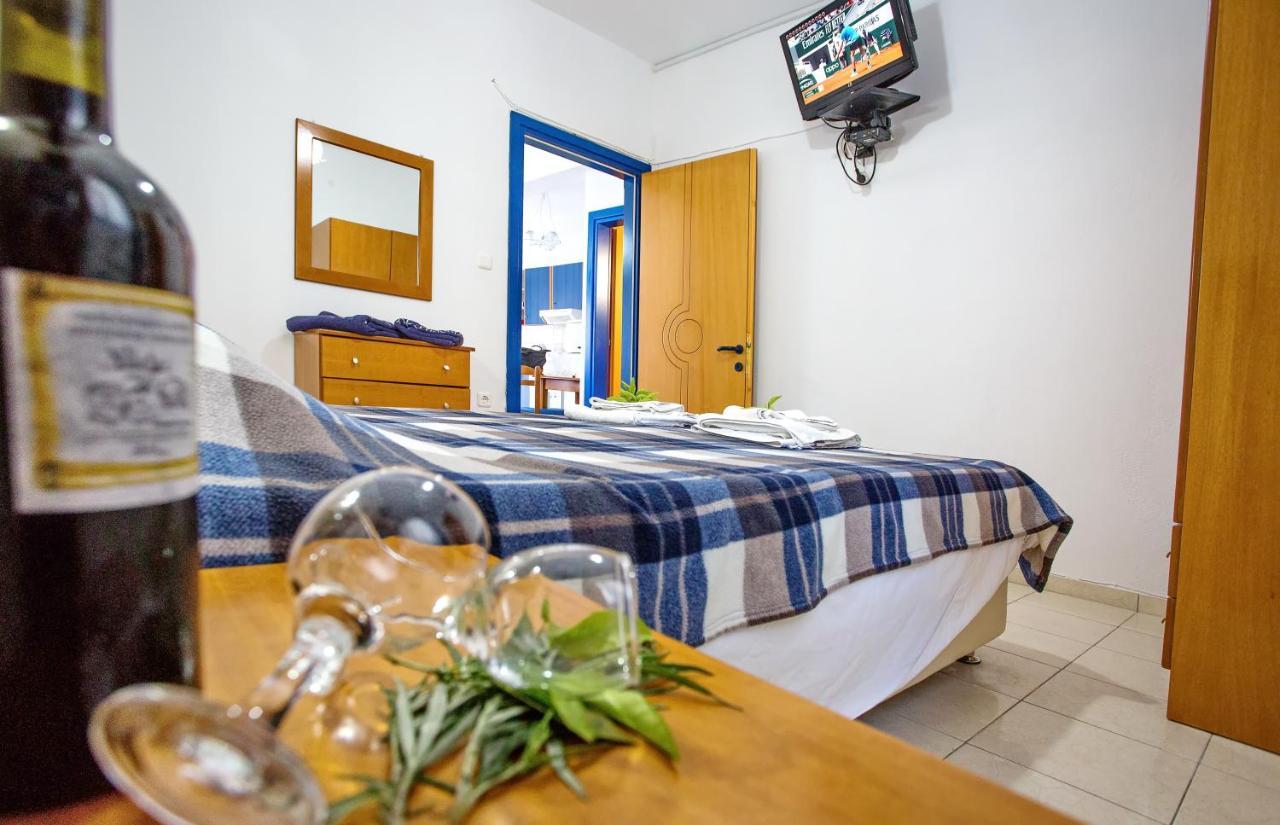 The Blue Beach Apartments Néa Péramos Eksteriør bilde